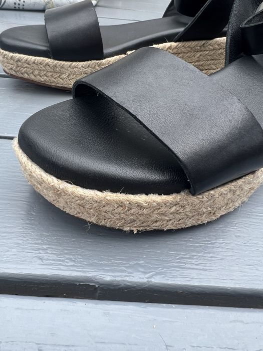 Босоніжки сандалии Clarks шкіра жіночі чорні