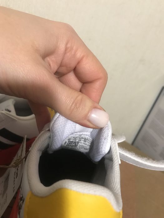 Кросівки adidas 23