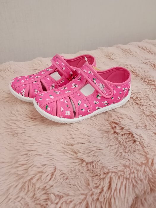 Капці для дівчаток фірми Chicco
