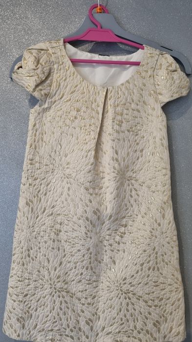 Śliczna elegancka sukienka złoto beżowa r. 122/128