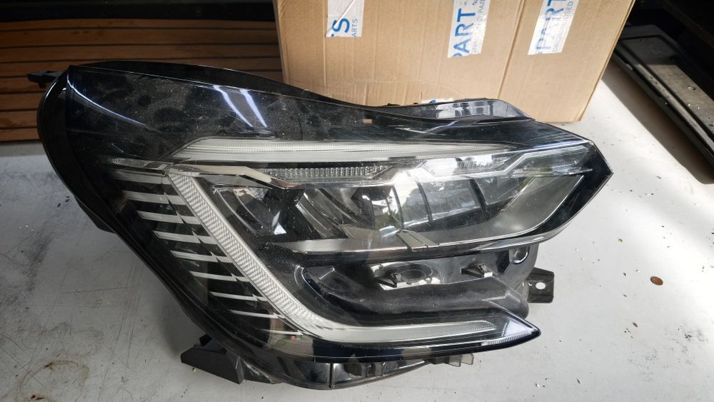 Óptica direita Renault captur II