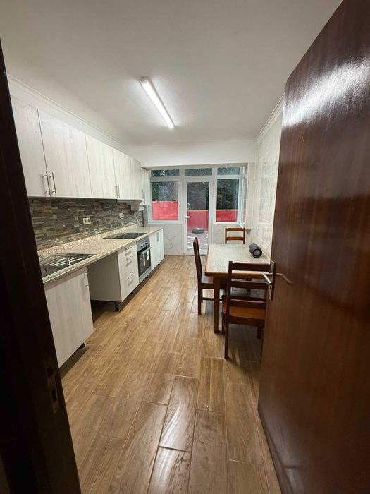Apartamento T2 completamente remodelado com terraço no Calvário