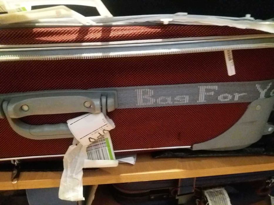 pasta e malas de viagem