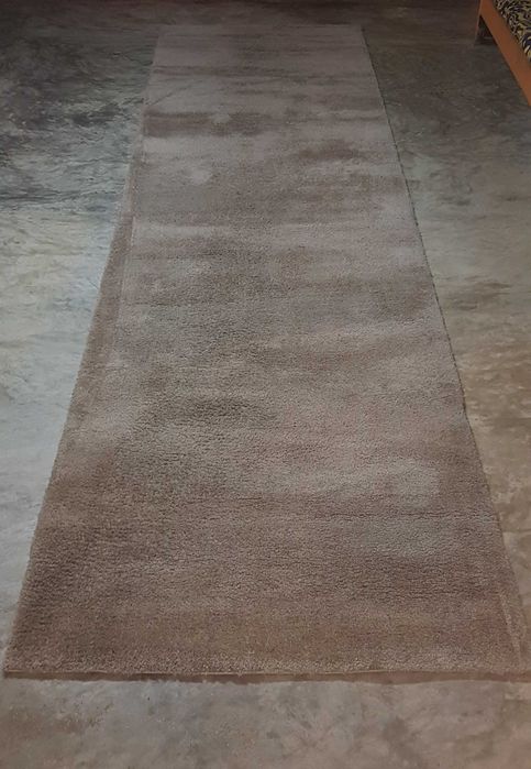 Carpete de sala como nova. Comprimento-4.50m  largura-1.25m