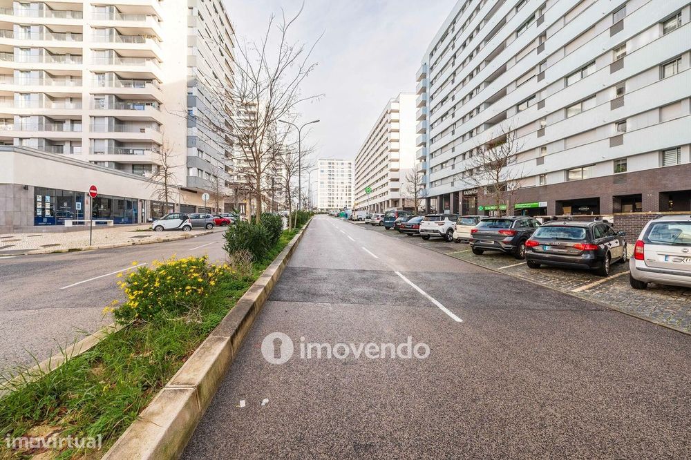 Apartamento T2 moderno, com estacionamento, na Alta de Lisboa