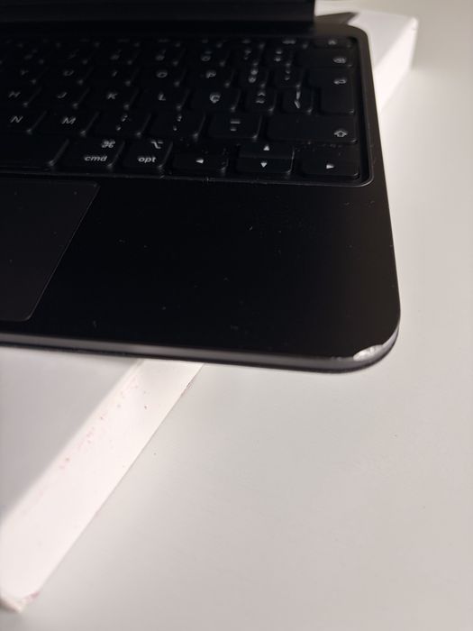 iPad Pro M4 11" (256GB) + Magic Keyboard – Excelente Estado