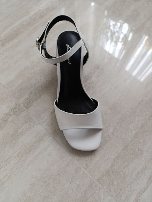 Босоніжки шкіряні 35р