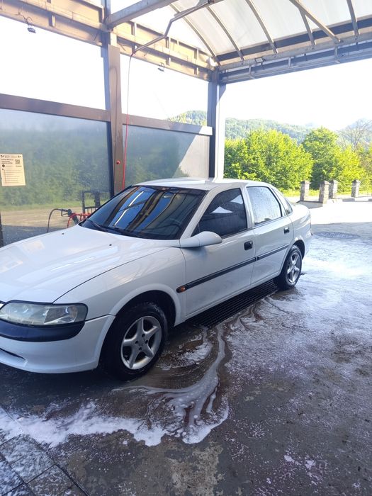 Opel Vectra B (1.8 бензин).