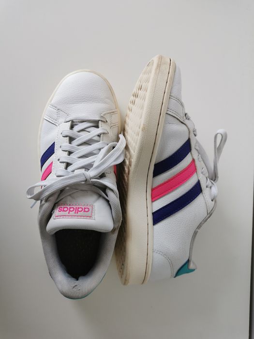 Białe buty Adidas Grand Court Energy