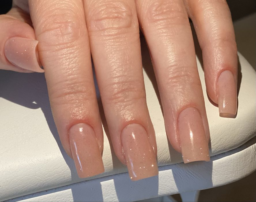 Послуги манікюру та педикюру