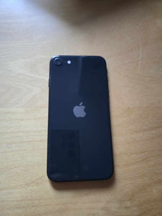 iPhone SE 2. generacji 64GB - 4 etui
