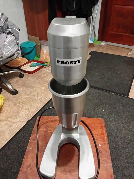 Продам молочний шейкер DM-B Frosti 400 Watt