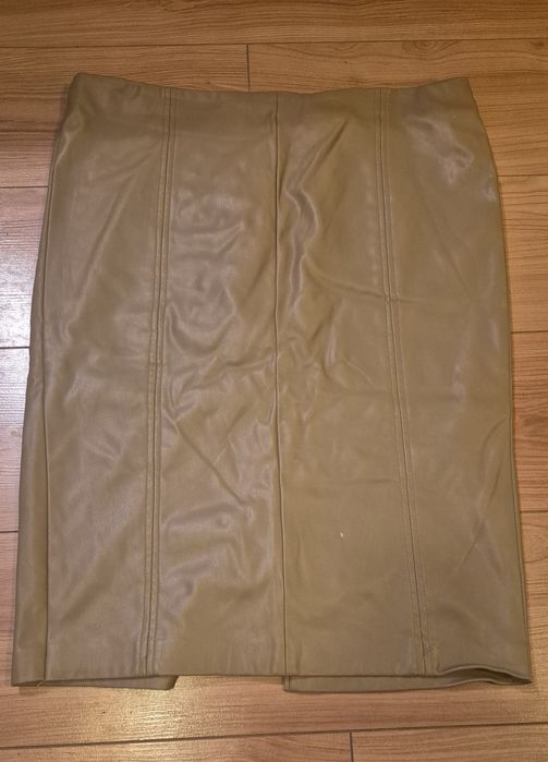 Brązowa spódnica ze skóry ekologicznej