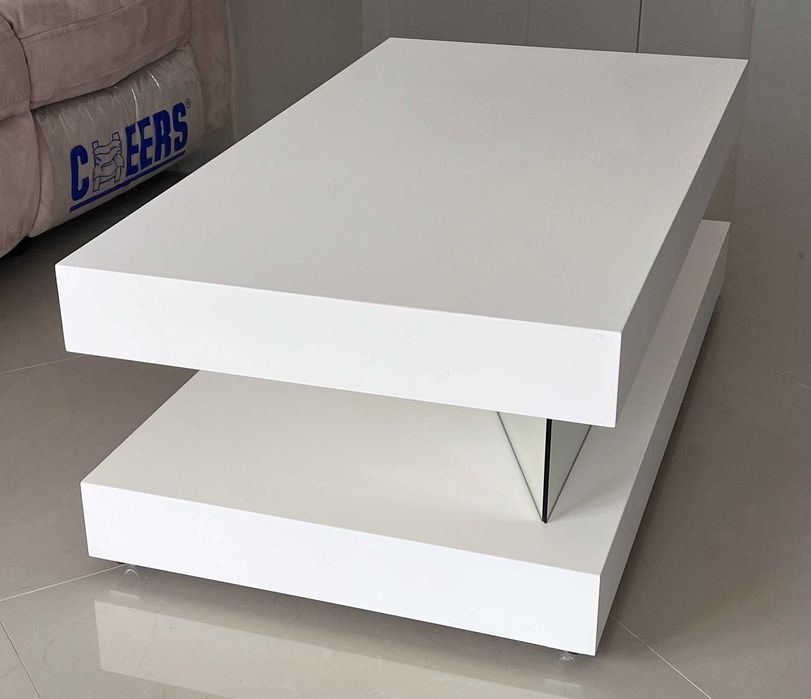 Mesa de centro branca com espelhos e com rodas - ótimo estado