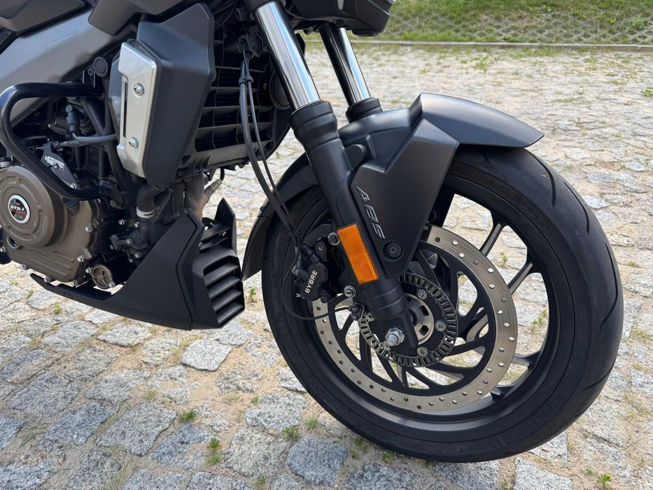 Bajaj Dominar 400 (2018) ABS.  KTM DUKE 390 YAMAHA MT07/MT03