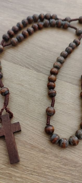 Różaniec drewniany