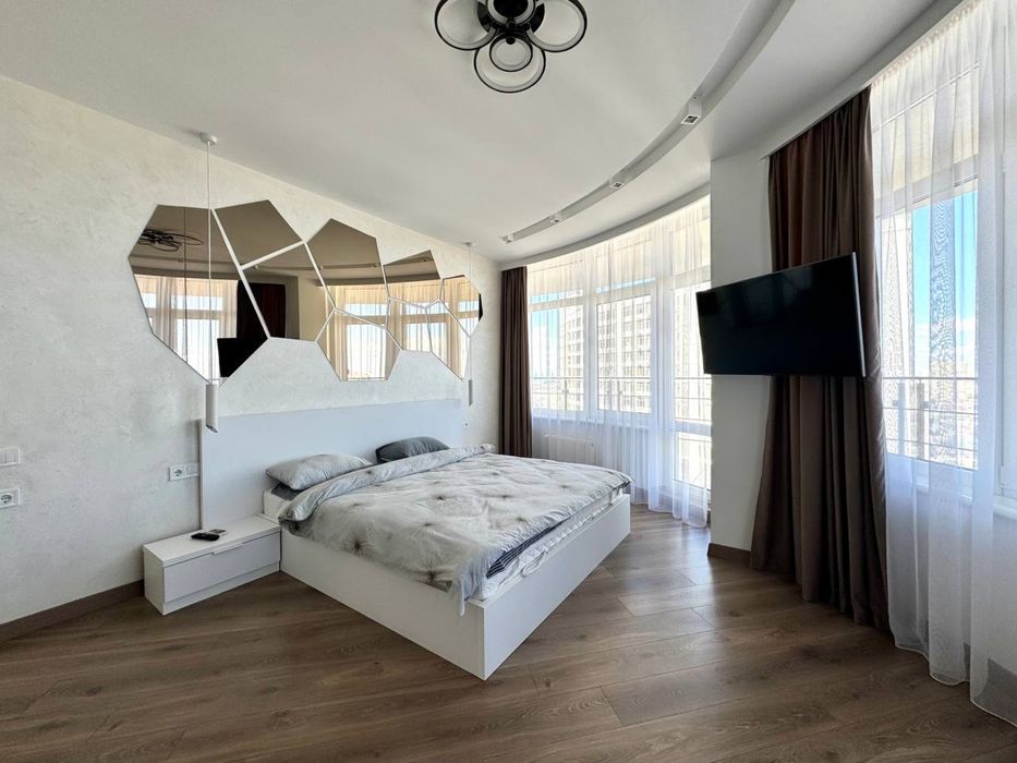 Без комиссии!44 жемчужина.Каманина 16.2 спальни.Терраса.