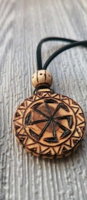 Swarożyc wisiorek naszyjnik słowiański amulet ochronny kołowrót dębowy