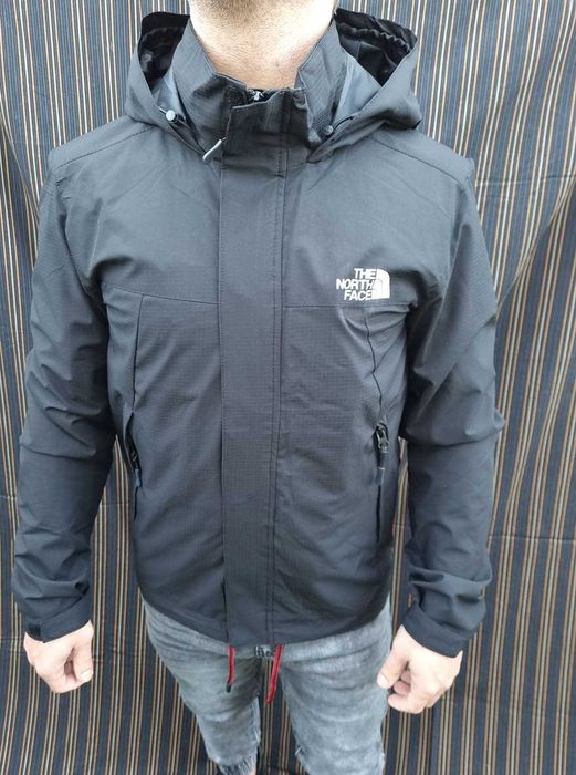 Casaco estilo corta vento preto