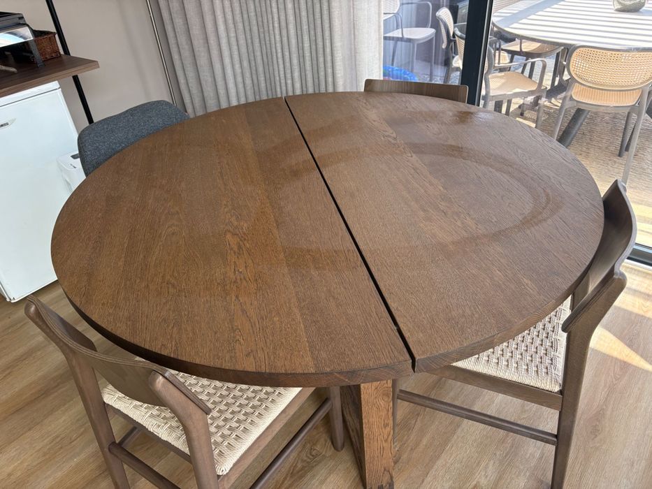 Mesa com 4 cadeiras - NOVA