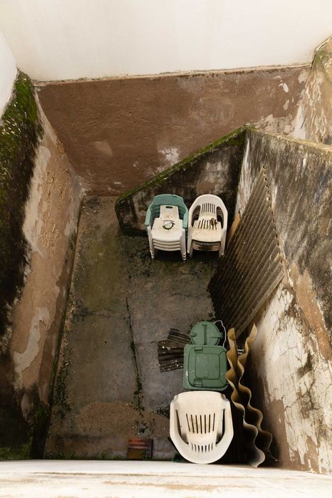 Arrenda-se Piso Inteiro com varanda e saguão