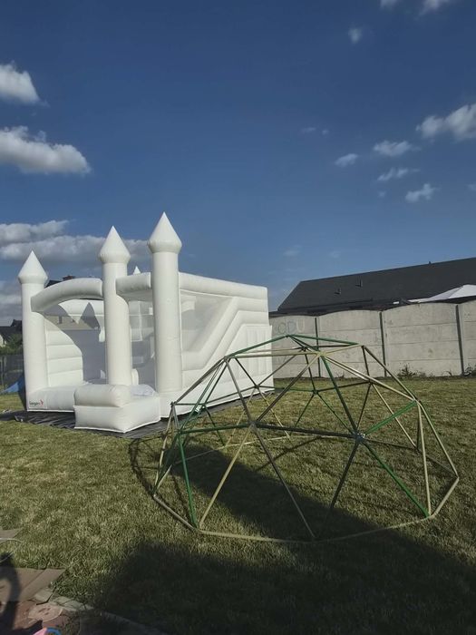 Biały zamek dmuchany ze zjeżdżalnią 5x5m + Kopuła do wspinaczki 3m - wynajem