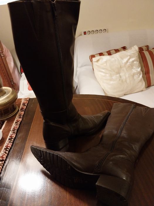 Botas todas em pele,  muito bem cuidadas