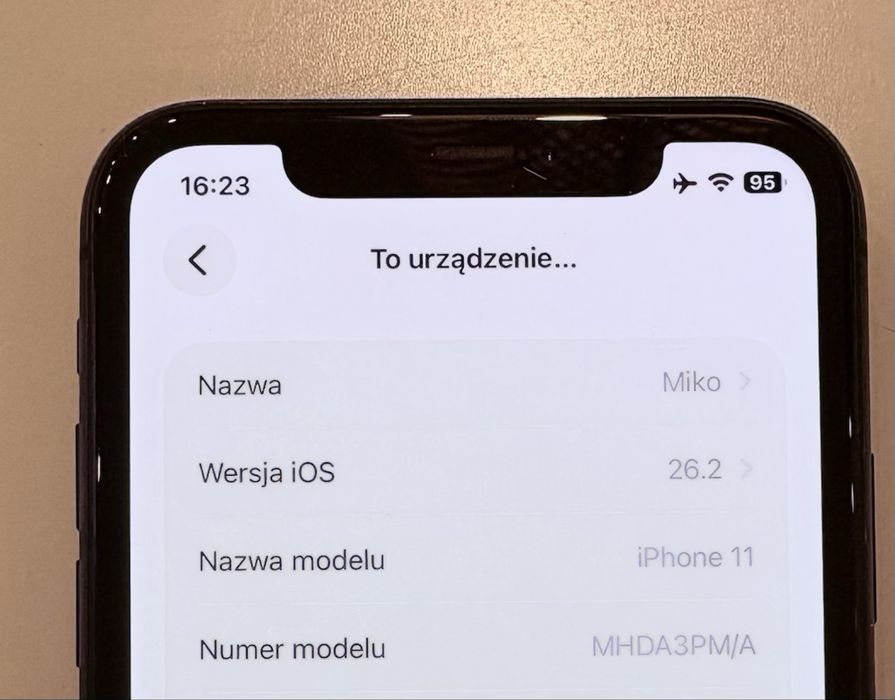 iPhone 11 czarny 64GB