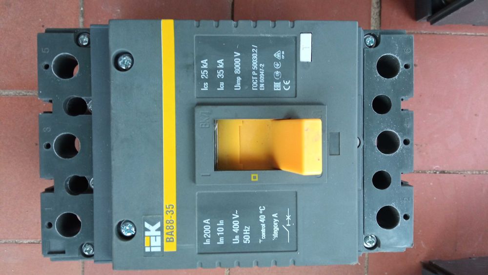 Автоматические выключатели ВА88-35 3P 200А 35кА, ВА88-32 3P 100А IEK