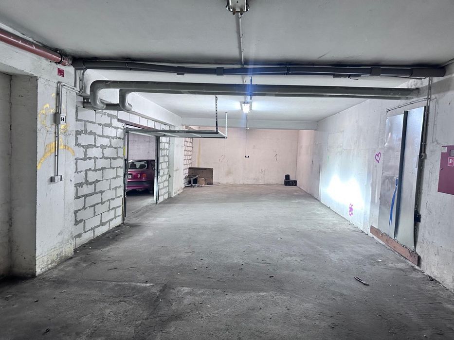 Na wynajem garaż podziemny / magazyn - powierzchnia 70 m² - Więcej