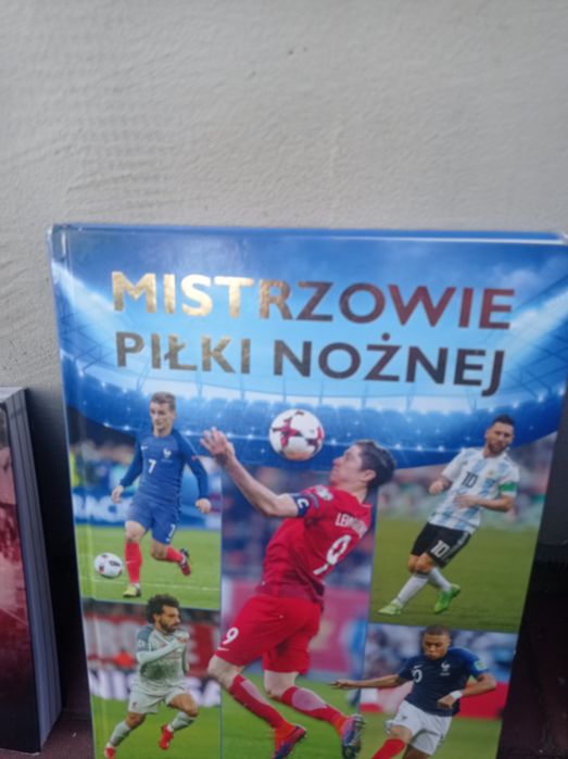 Sprzedam książki piłkarskie