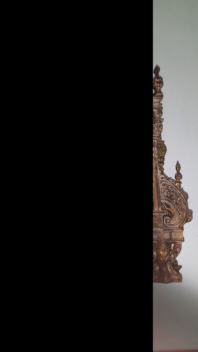 Relógio de mesa em metal