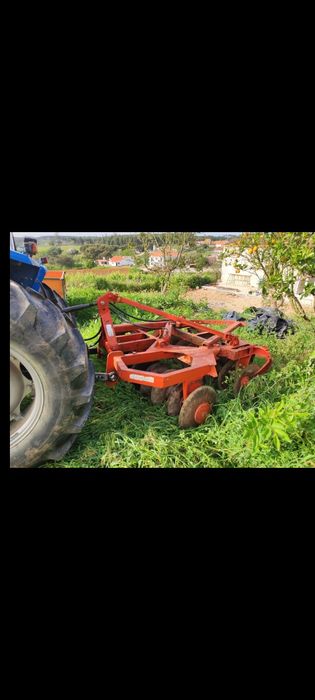 Serviços agriculas,corta mato,limpeza de terrenos e quintais..