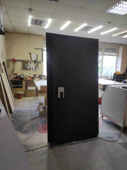 Двері в холодильну камеру