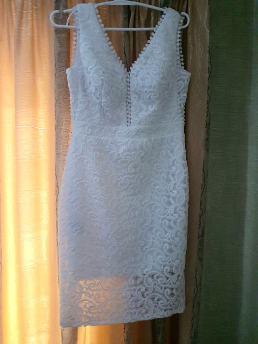 Весільня сукня 42 розміру стримана