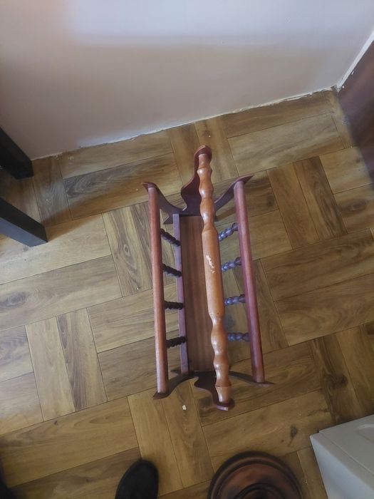 Gazetnik drewniany