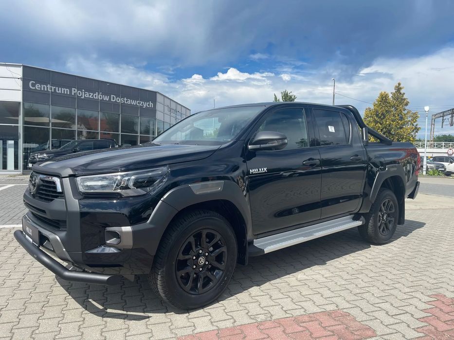 Toyota Hilux 2.8D Invincible - Automat