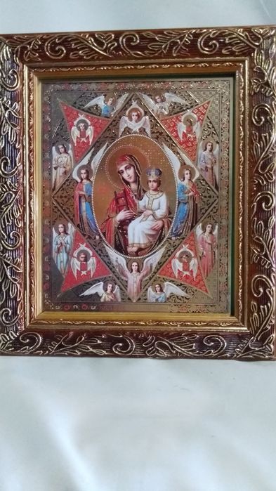 Иконы в багетной раме размер 15х18см. .