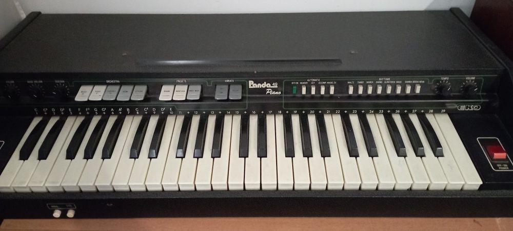 Vendo Órgão de música eléctrico.