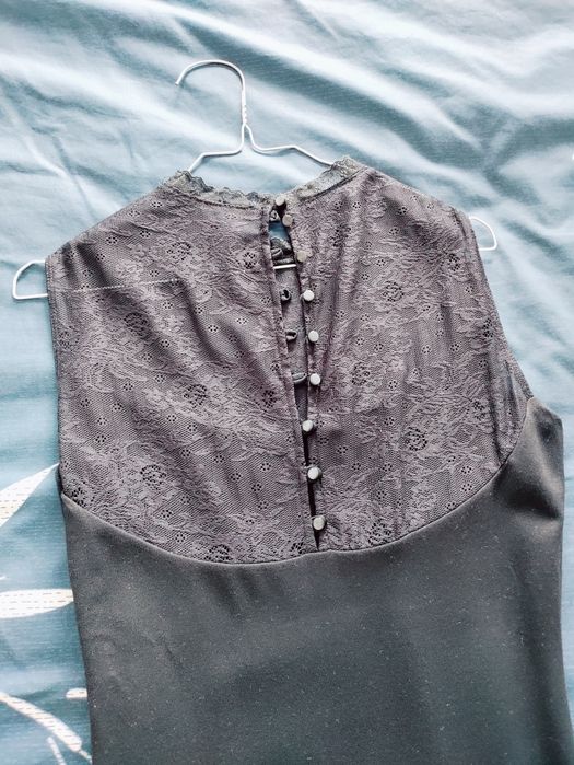 Vestido de passagem de ano preto com renda