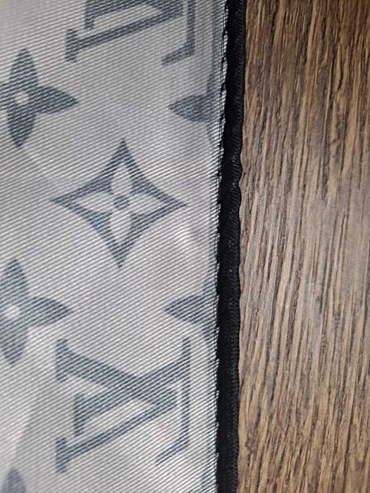Chusta apaszka w stylu Louis Vuitton Monogram 90 × 90 cm – jedwab