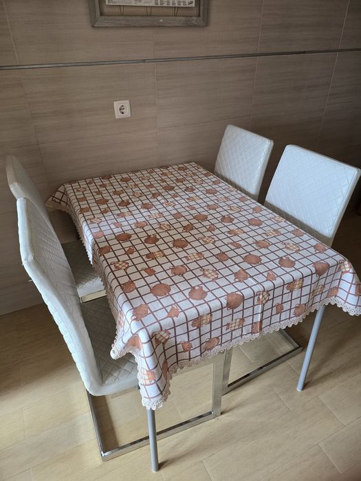 4 cadeiras pernas metálicas