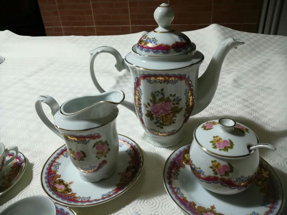 Serviço  café para 12 pessoas em Limoges. Estado novo com + 30 anos
