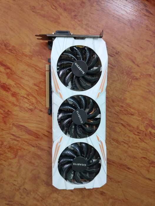 Відеокарта Gigabyte GeForce GTX 1080 Ti Gaming OC 11G (White) є 2 штуки, ціна вказана за 1