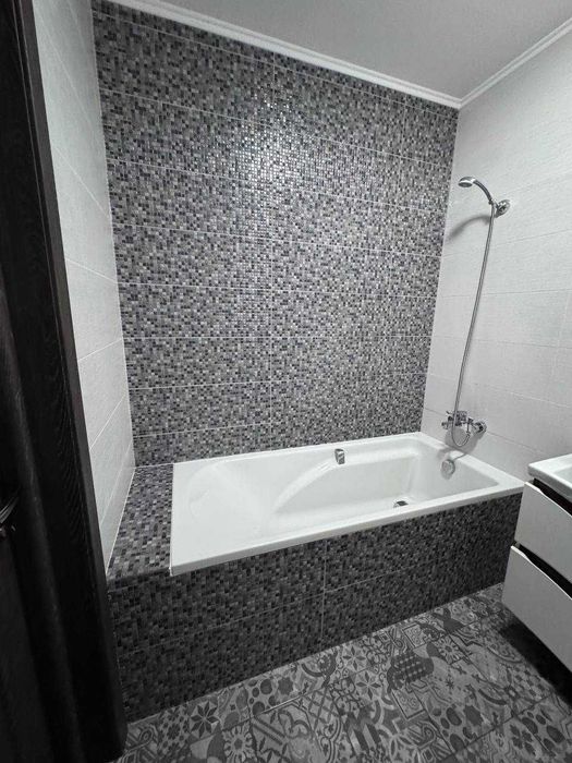 Продам простору 2-кімнатну квартиру