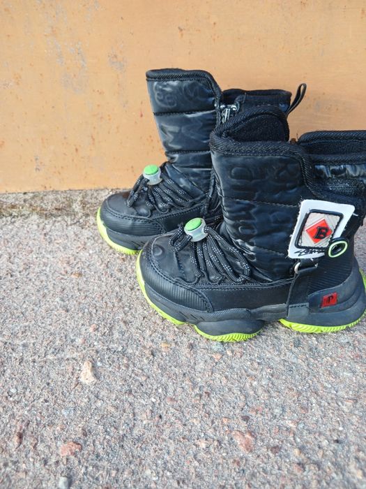 Продам зимове взуття