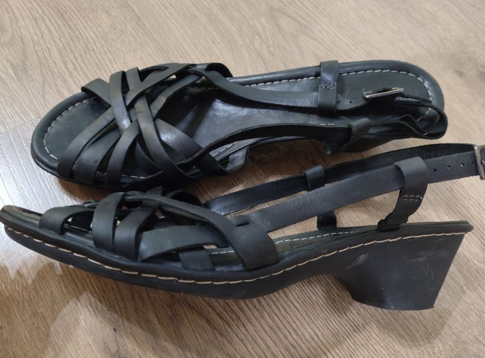 Босоножки Clarks р.39 (6) стелька 25,5см натуральная кожа