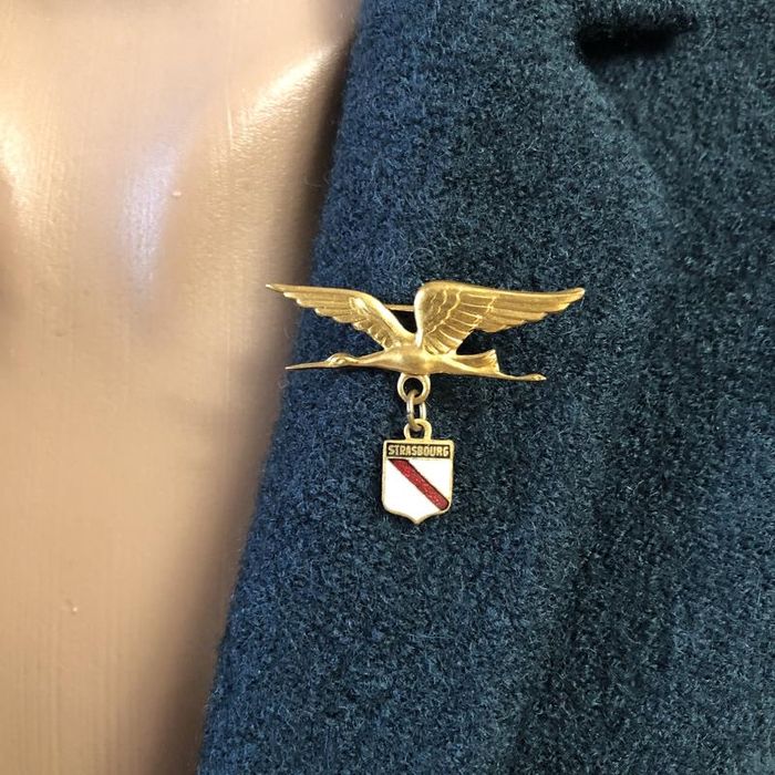 Антикварная брошь аист с подвеско Страсбургского университета