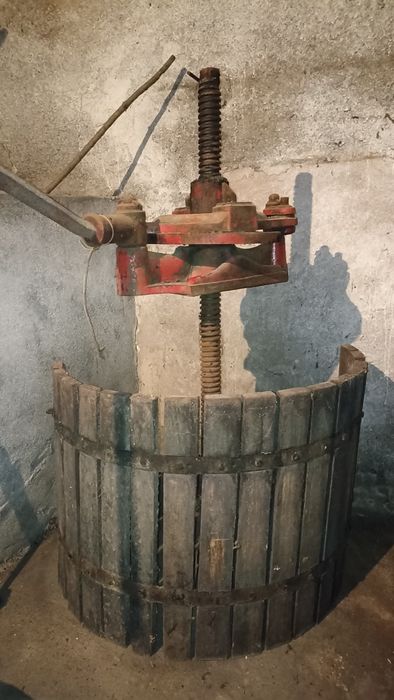 Prensa antiga para uvas