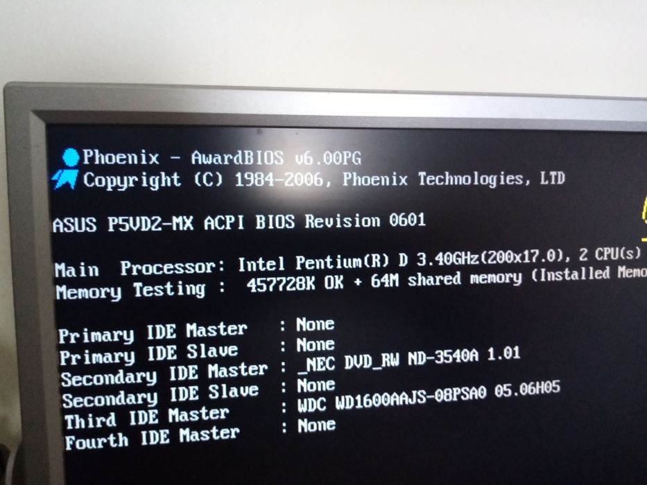 Computer, screen, keyboard, speakers, mouse and desk, everything works64585109137666124